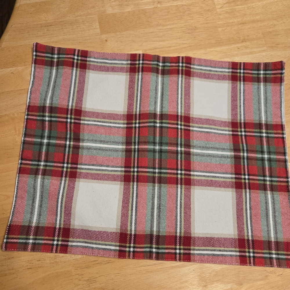Christmas Cloth Placemat (Red/ Green/ White Plaid)